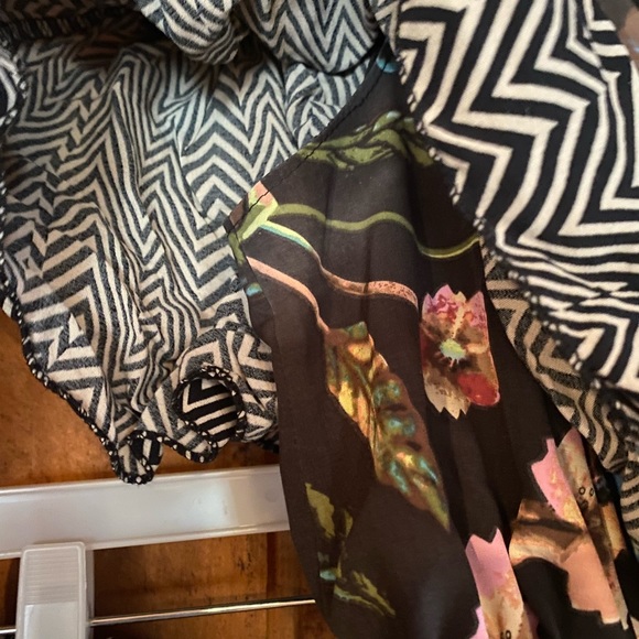 Two piece set, wide leg pants, off the shoulder crop top. - Picture 2 of 3